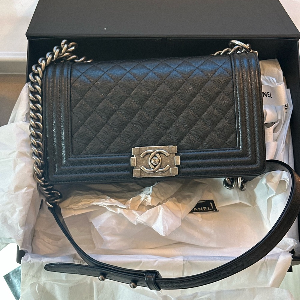 Caviar Quilted Medium Boy Flap Black 100% authentic